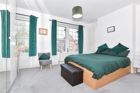 Hastings Road, Maidstone, Kent 5 bed terraced house for sale