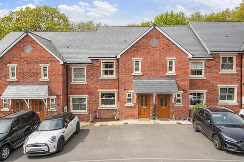 Oak Park Lane, Cookridge, Leeds, LS16 3 bed terraced house for sale