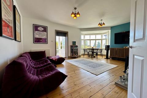 North Foreland Avenue, Broadstairs CT10 2 bed ground floor flat for sale