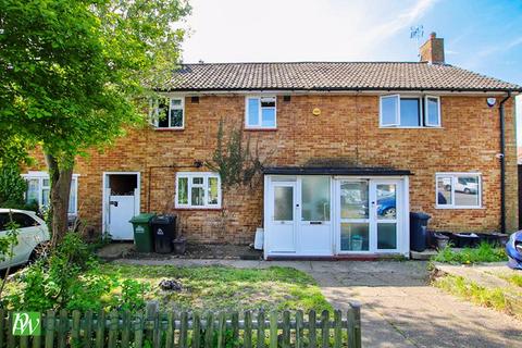 Hillview Gardens, Cheshunt 3 bed terraced house for sale