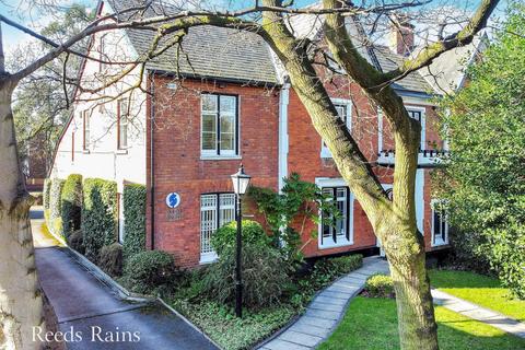 The Crescent, Greater Manchester SK8 1 bed semi