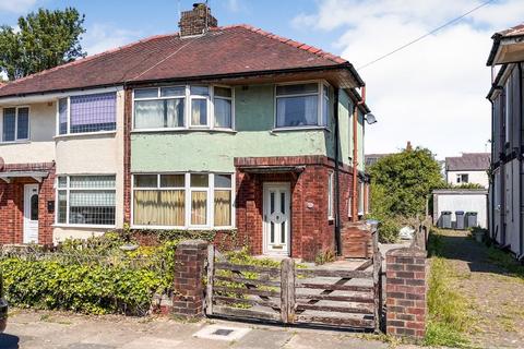 37 Sunningdale Avenue, Blackpool, FY4... 3 bed semi