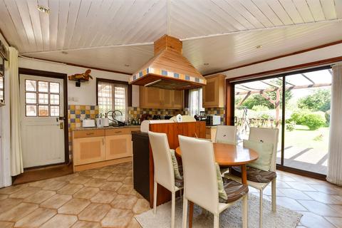 Peeks Brook Lane, Horley RH6 2 bed bungalow for sale