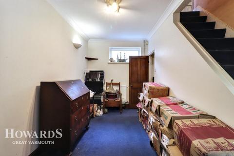 Lancaster Road, Great Yarmouth 2 bed detached house for sale
