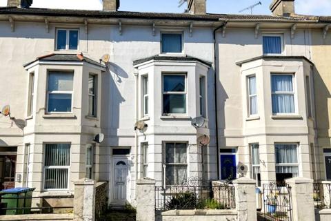 67(A) Arundel Road, Littlehampton... 2 bed flat for sale