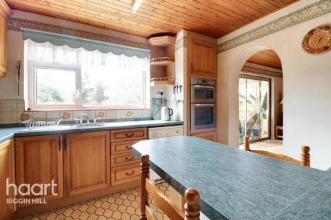 Victoria Gardens, Biggin Hill 4 bed semi