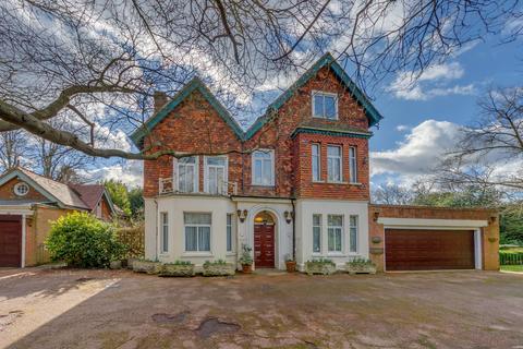 Barnet Lane, Esltree WD6 9 bed detached house for sale