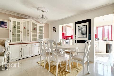 Lansbury Drive, Hayes 3 bed semi