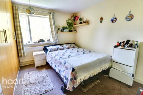 Roding Close, Newport 2 bed apartment for sale
