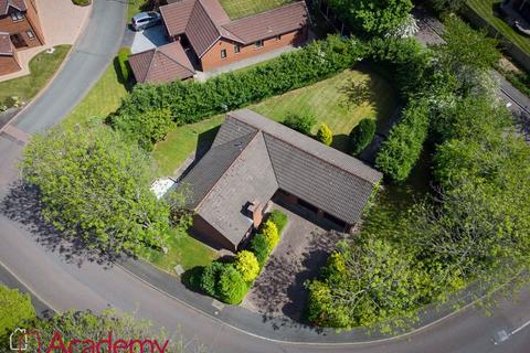 Clanfield Avenue, Widnes 3 bed detached bungalow for sale