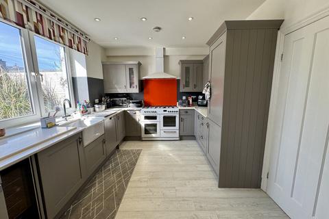 Gwelfor Avenue, Holyhead, LL65 3 bed terraced house for sale