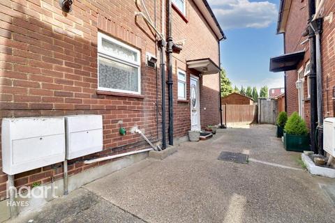 Lansbury Drive, Hayes 2 bed maisonette for sale