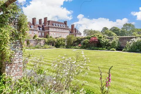 Maythem Road, Rolvenden, Cranbrook, Kent 2 bed flat for sale