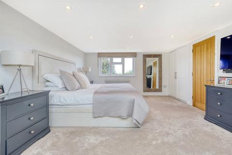 Millbrook Gardens, Gidea Park... 5 bed semi