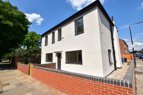 Flixton Road, Urmston, M41 2 bed semi