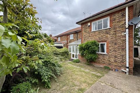 Highfield Road, Bourne End SL8 3 bed end of terrace house for sale