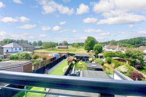 Townmead Road, Waltham Abbey EN9 4 bed semi