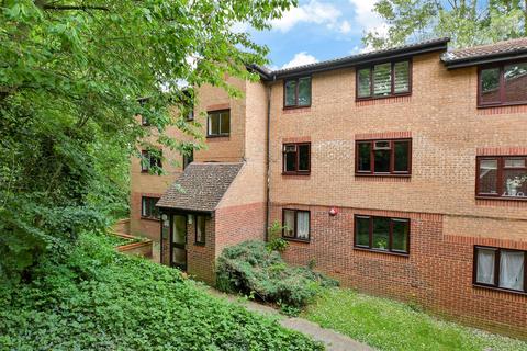 Latimer Drive, Hornchurch RM12 1 bed flat for sale