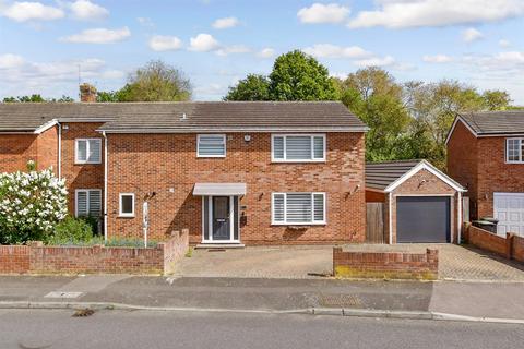Swallow Road, Aylesford ME20 5 bed semi