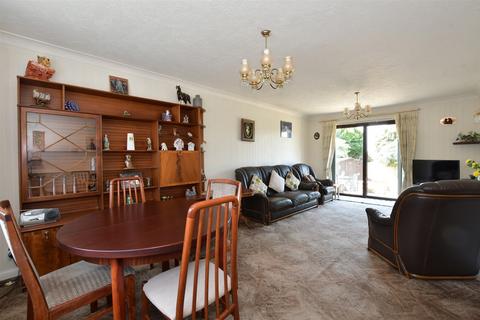 Bannister Green, Wickford, Essex 2 bed detached bungalow for sale