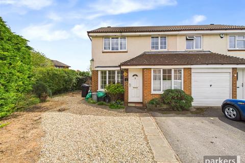 Shackleton Way, Reading RG5 3 bed semi