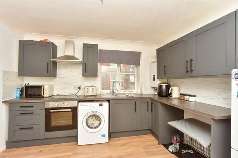 Hillside Road, Chatham, Kent 1 bed flat for sale