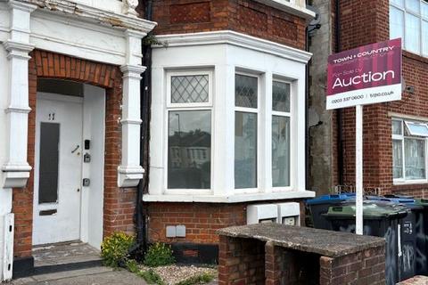 Croydon CR0 2 bed ground floor flat for sale