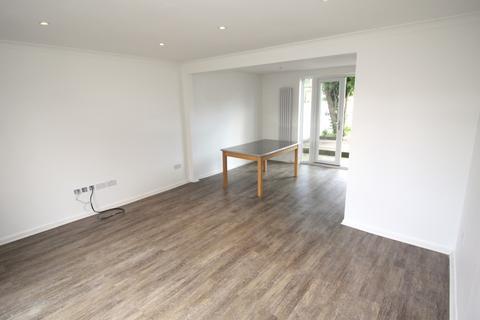 St Dunstans Road, Hounslow, TW4 3 bed semi