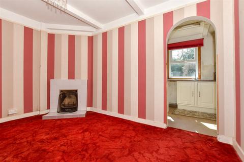 North View, Canterbury CT3 3 bed semi