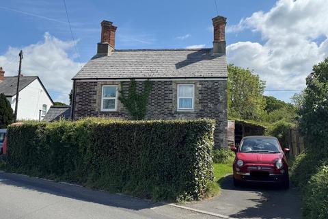 1 & 2 Lyndhurst Cottages, Main Road... 4 bed semi