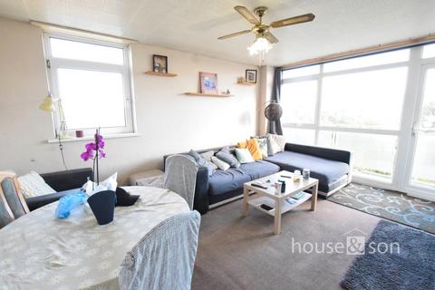 16 Amberley Court, Bath Road... 2 bed flat for sale