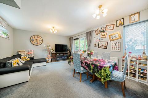 Morland Close, Hampton TW12 3 bed house for sale