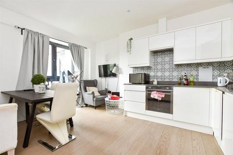 Lincoln Road, Dorking, Surrey 2 bed apartment for sale