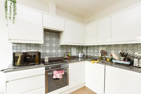 Lincoln Road, Dorking, Surrey 2 bed apartment for sale