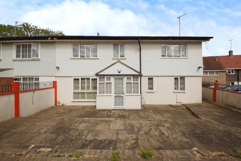Chiltern Dene, Enfield EN2 4 bed semi