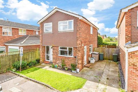 Chaplin Drive, Headcorn TN27 3 bed detached house for sale