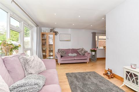 Chaplin Drive, Headcorn TN27 3 bed detached house for sale