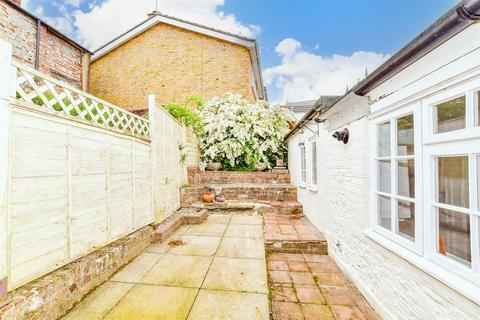 Orchard Place, Arundel BN18 2 bed terraced house for sale