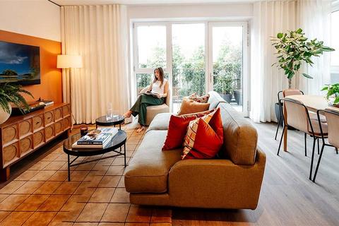 120 Bow Common Lane, London E3 3 bed flat for sale