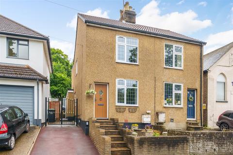 Primrose Hill, Kings Langley 3 bed semi