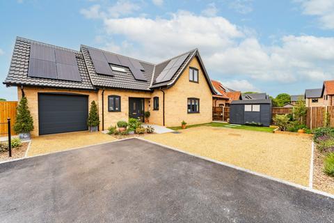 Fallow Drive, Norwich NR16 3 bed chalet for sale