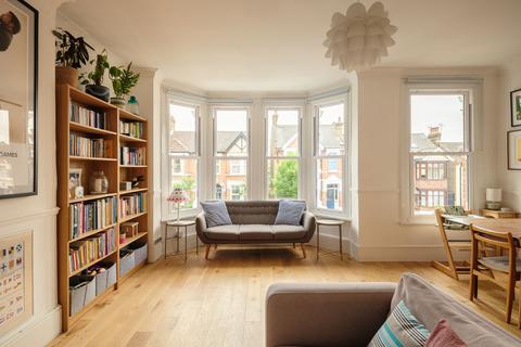 Maple Road, London E11 2 bed flat for sale