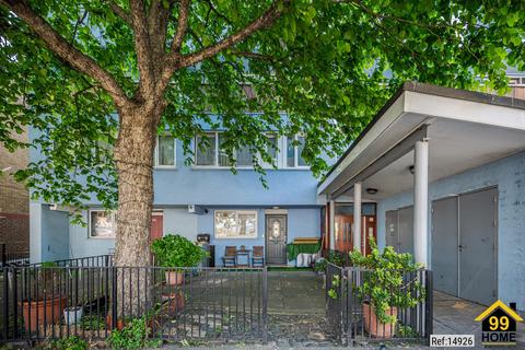 Battersea Park Road, London, SW8 4 bed ground floor maisonette for sale