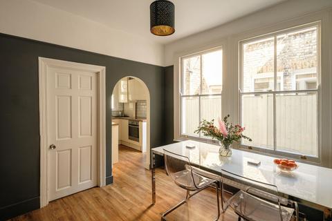 Newport Road, London E10 2 bed flat for sale