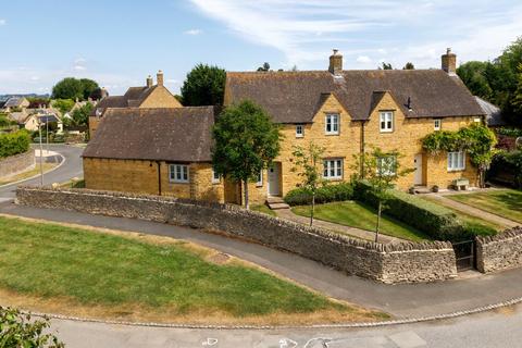 The Leasows, Blind Lane, Chipping... 3 bed semi