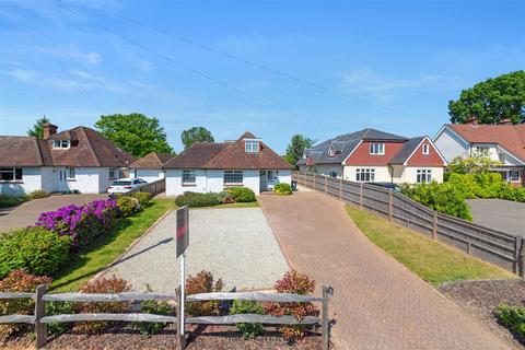 Hadlow Road, Tonbridge 3 bed detached bungalow for sale