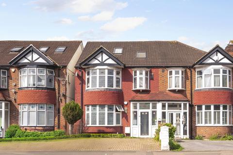 Grand Drive, Raynes Park SW20 2 bed apartment for sale