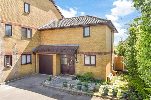 Radwinter Avenue, Wickford, Essex 2 bed end of terrace house for sale