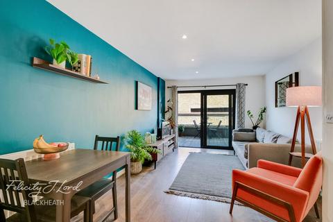 Royal Carriage Mews, London 1 bed apartment for sale