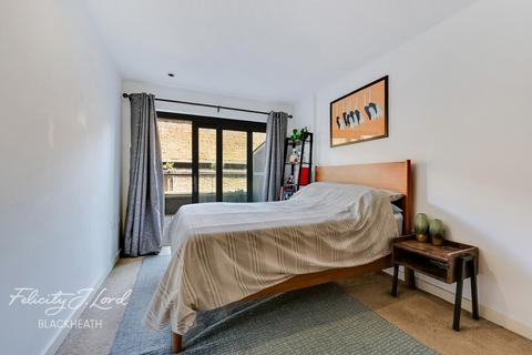 Royal Carriage Mews, London 1 bed apartment for sale